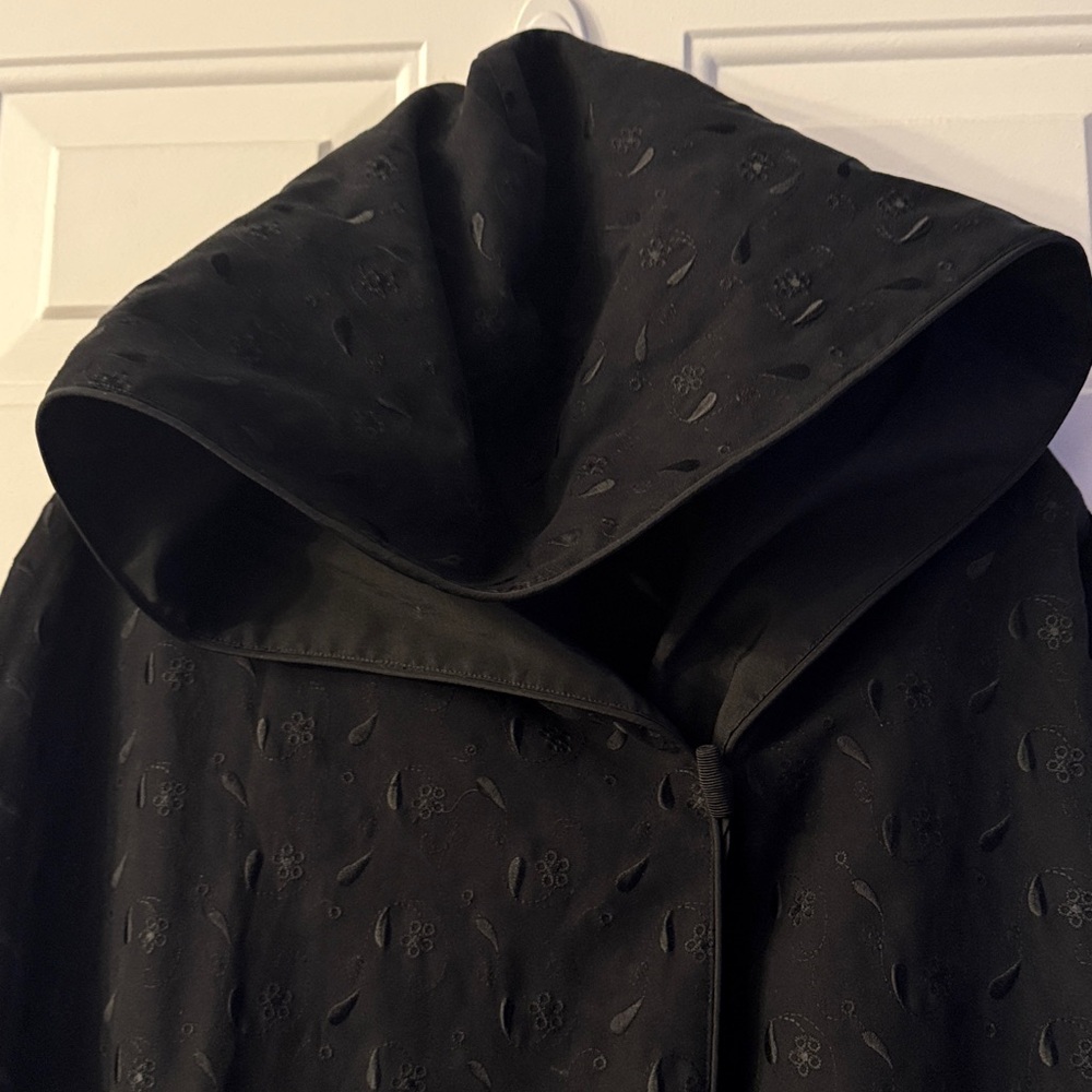 Reversible Raincoat with pocketsLike new condition. Back with Design & solid - Picture 3 of 7